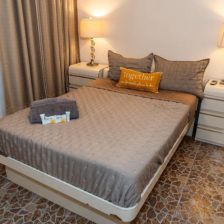 庞塞Compact Haven With Private Entrance And Free Parking And Laundry公寓 外观 照片