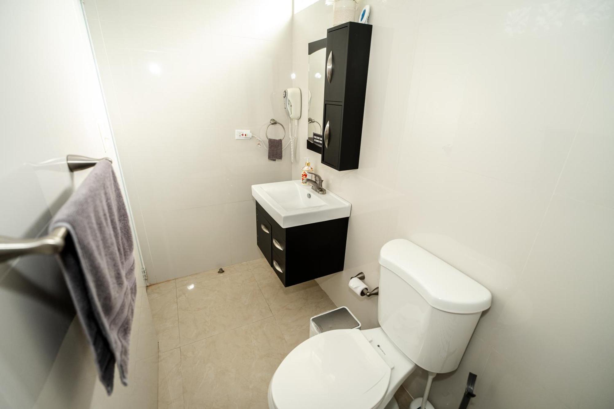 庞塞Compact Haven With Private Entrance And Free Parking And Laundry公寓 外观 照片