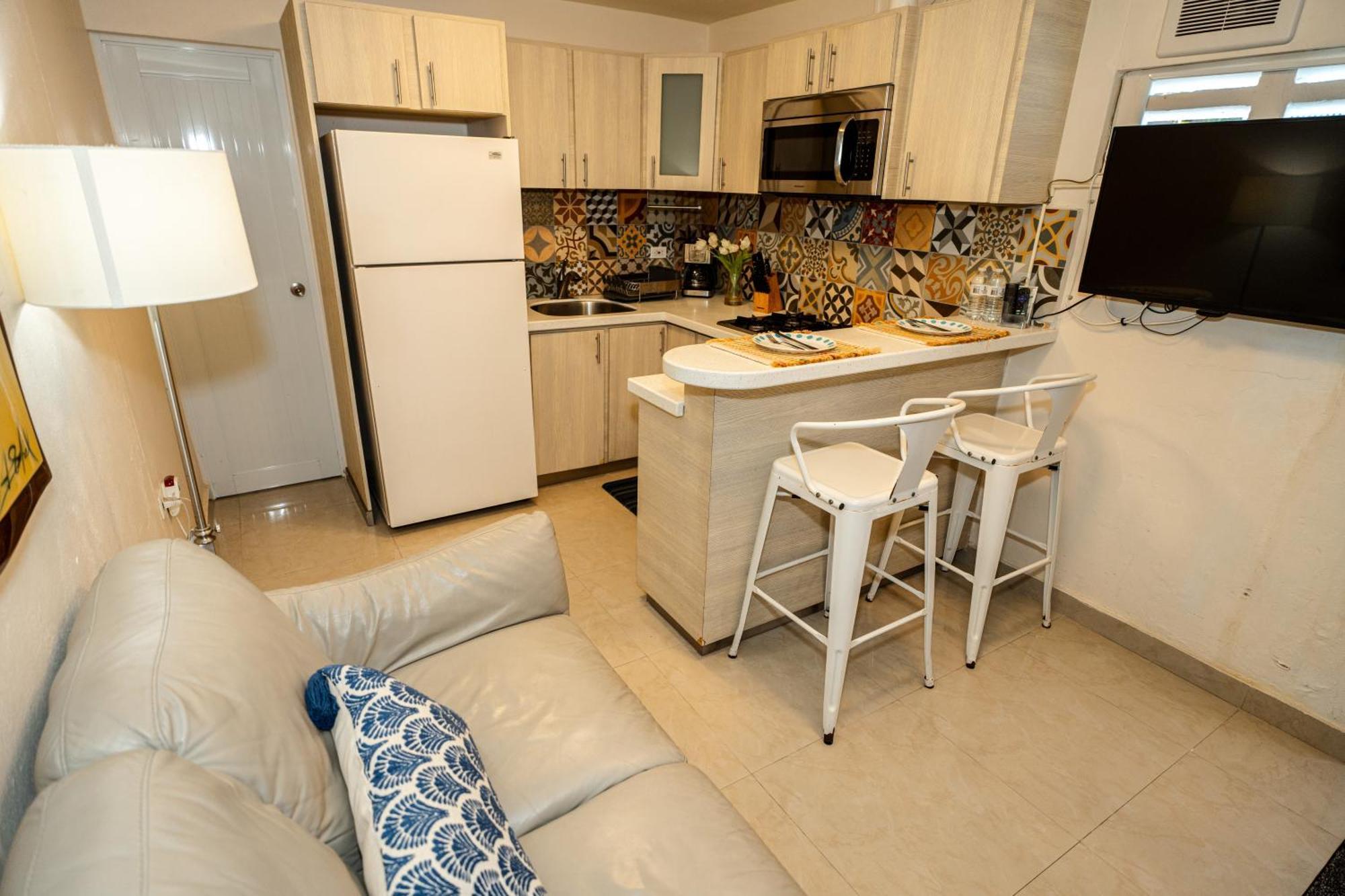 庞塞Compact Haven With Private Entrance And Free Parking And Laundry公寓 外观 照片