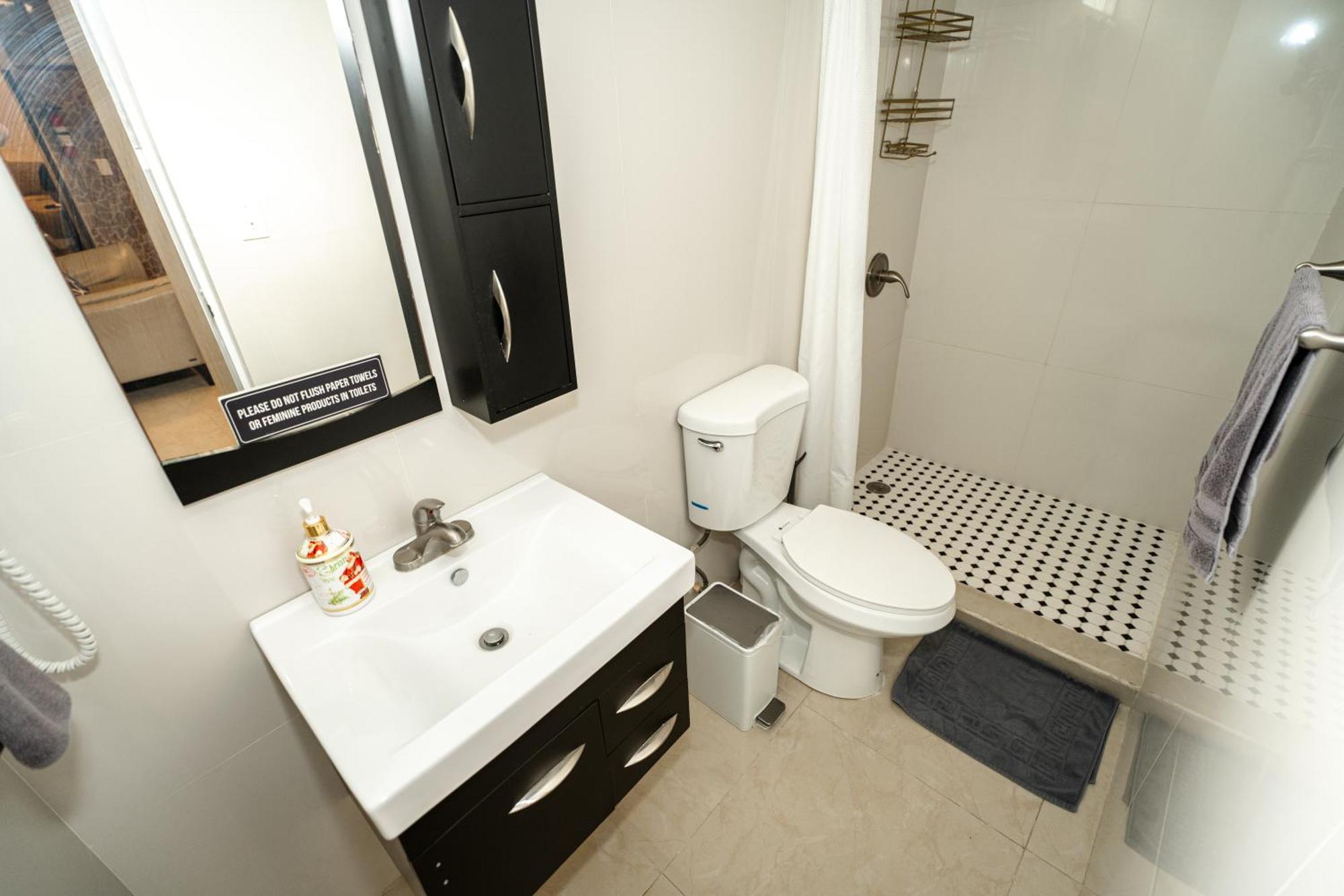 庞塞Compact Haven With Private Entrance And Free Parking And Laundry公寓 外观 照片